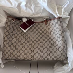 NWT IN BOX Gucci Emblem Tote Classic Beige